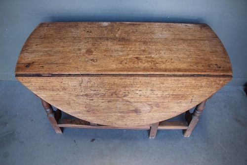Antique 1740’s George II period walnut gate leg dining table original patina - Picture 11 of 15
