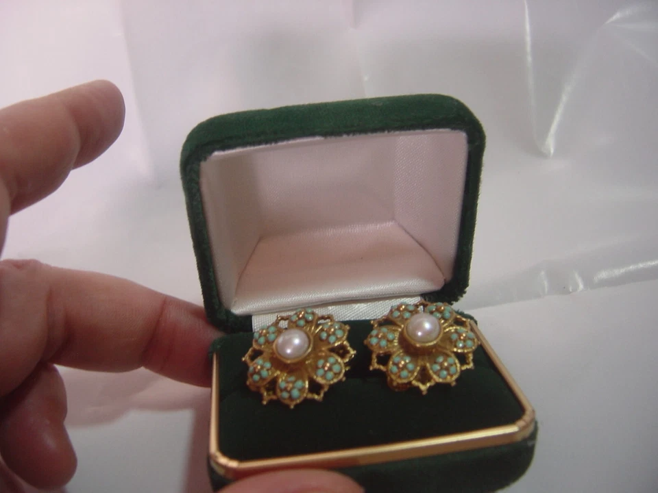 DE COLECCIÓN-RARO-MMA Museo Metropolitano Chapado en Oro PERLA Y ESMALTE CLIP EN PENDIENTES Foto 2 de 4