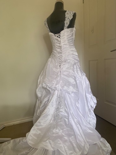 Maggie Sottero Wedding Dress and Veil - Bild 6 von 14