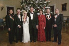 President George W. Bush Laura Bush Dolly Parton Steven Spielberg etc - Postcard