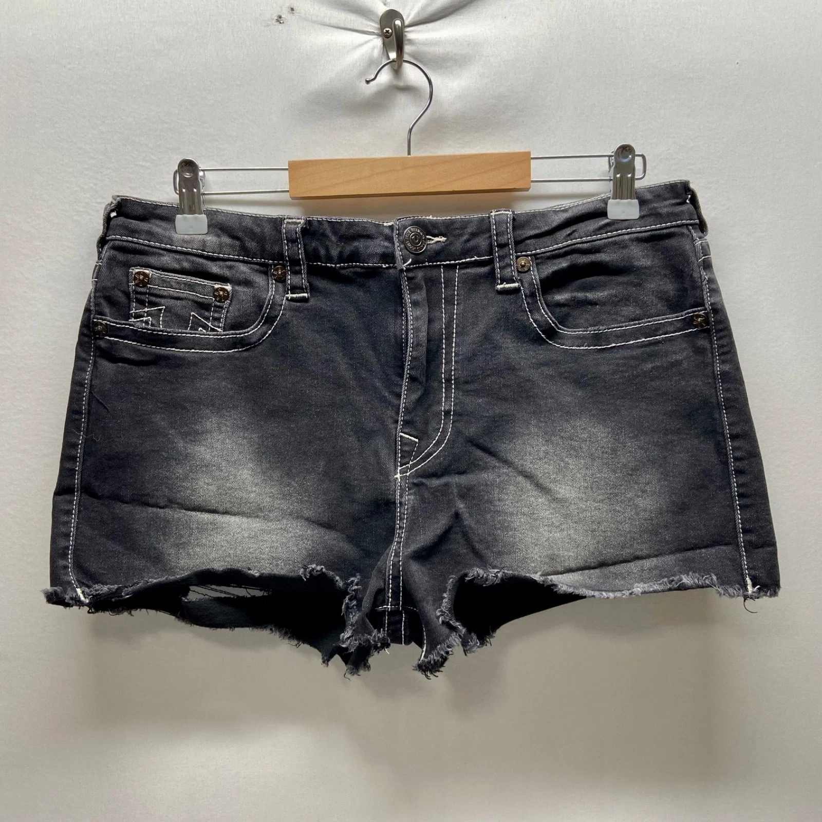True Religion Y2K Denim Shorts Women's 32 Regular Black Raw Hem 2" Inseam GUC