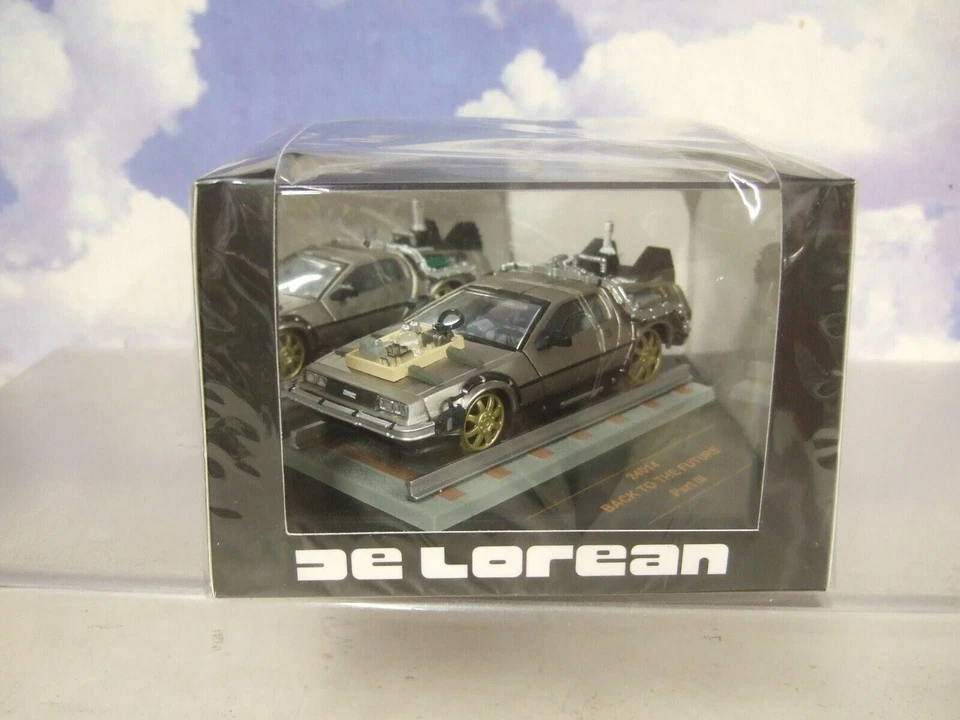 VITESSE 1/43 DELOREAN TIME MACHINE BACK TO THE FUTURE PART III 3 ON TRAIN TRACK - Image 3 of 4