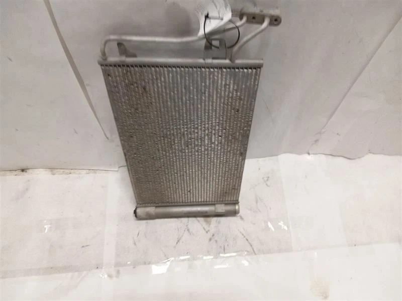 Condensador de aire acondicionado para Ford Fusion 2010-2012 Foto 2 de 4