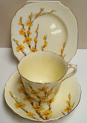 CROWN staffordshire 陶器　England Vintage Crown Staffordshire Fine Bone China Footed