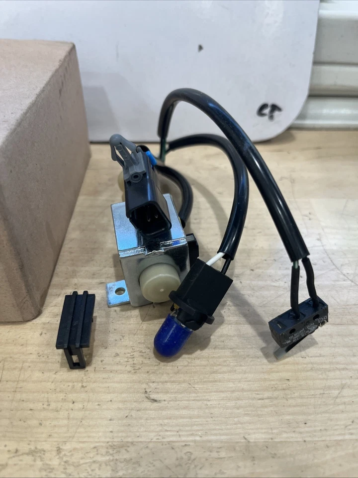 Solenoide de bloqueo de cambio de transmisión Dorman 924-700 para 04-07 Saturn Ion Foto 2 de 4