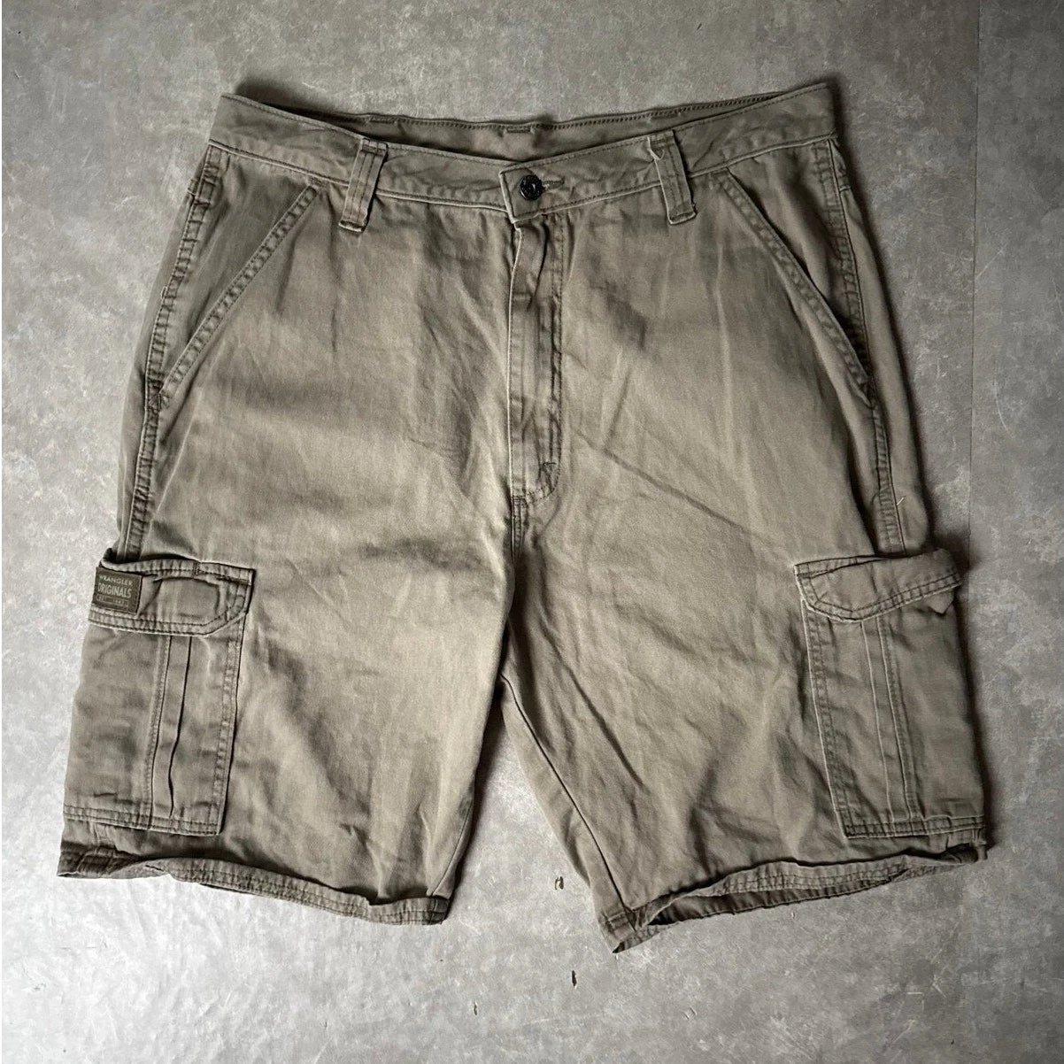 2000's Vintage Wrangler Brown Cargo Shorts -34W