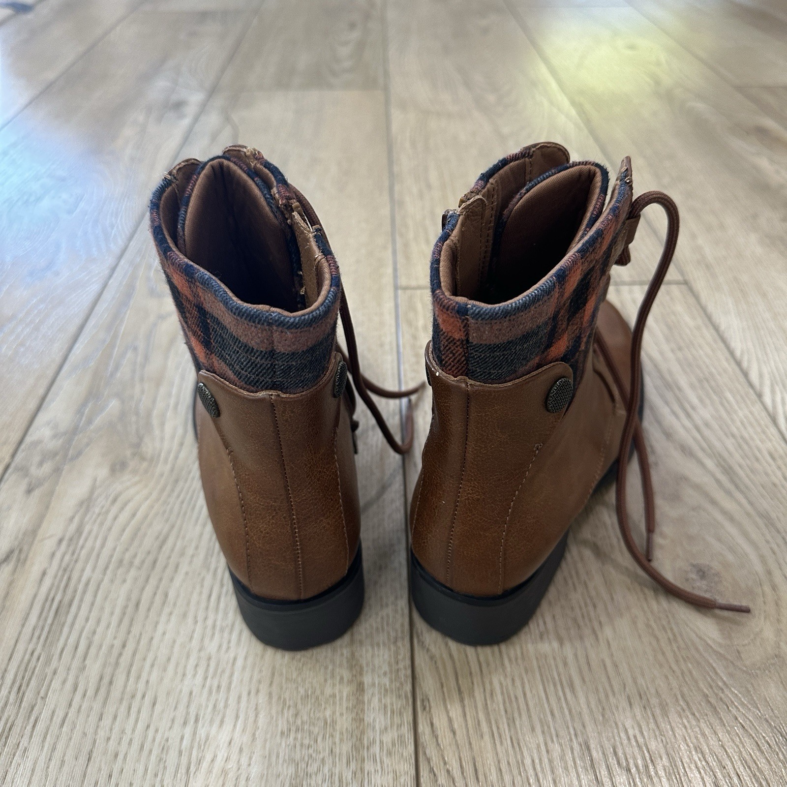 Baretraps Zipper Boot Size 8M Women's Shoes