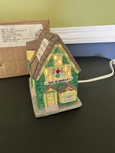 Vtg Suzy's Zoo Christmas At The Emporium Village House Ceramic 5” Light - Picture 2 of 8