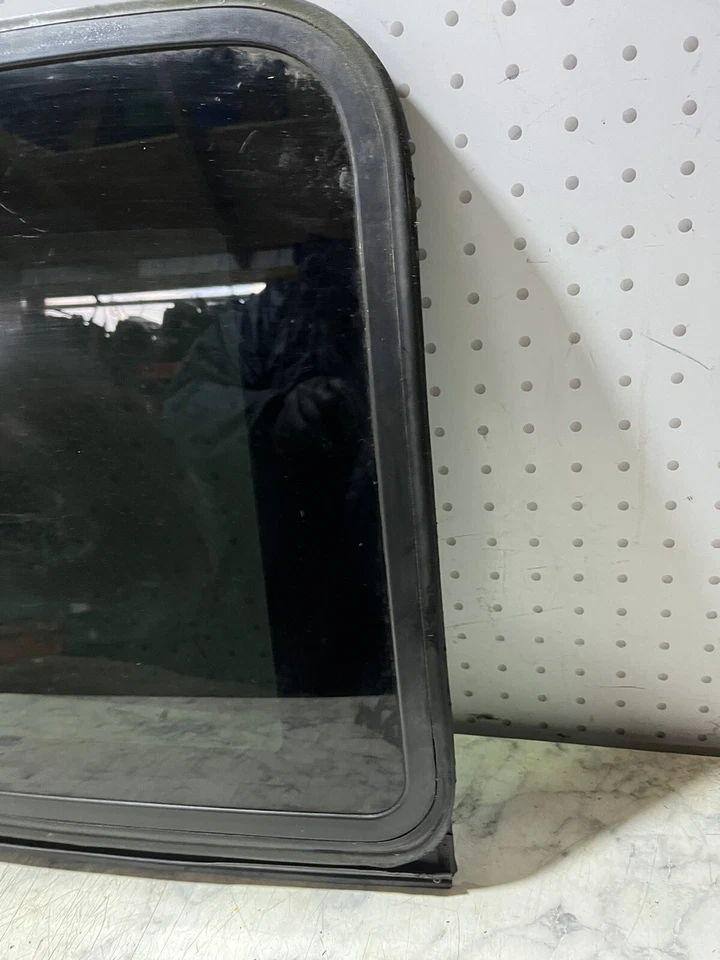 Toyota Starlet 1996 Front Sunroof Glass - Image 4 of 4
