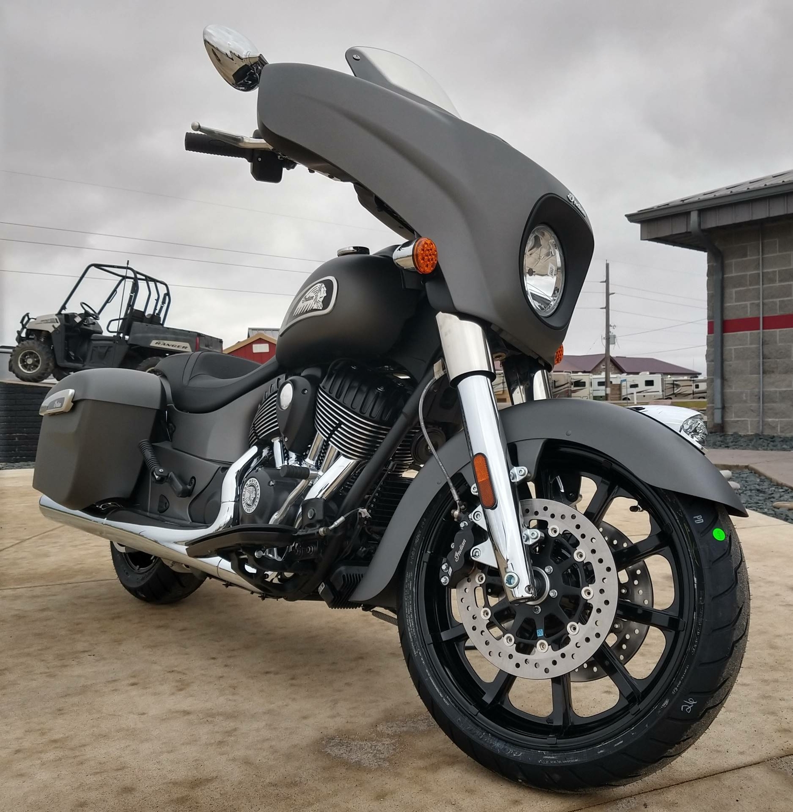 2020 Indian Chieftain®  2020 Indian Chieftain® Titanium Smoke