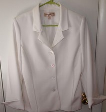 WOMEN'S WHITE POLYESTER BLAZER BY TROUSERS ETC - NEW YORK - SIZE 6P - VERY NICE