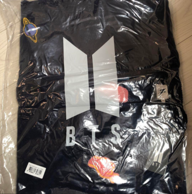 BTS JIN HOUSE OF DNA POPUP Weverse Shop Limited Model Cardigan