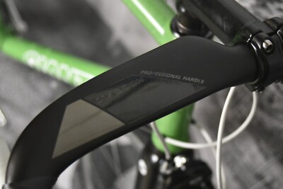 GIANT OCR3 ROAD BIKE SIZE LARGE, 56 CM, 18 SPEED, CARBON FORK NEW