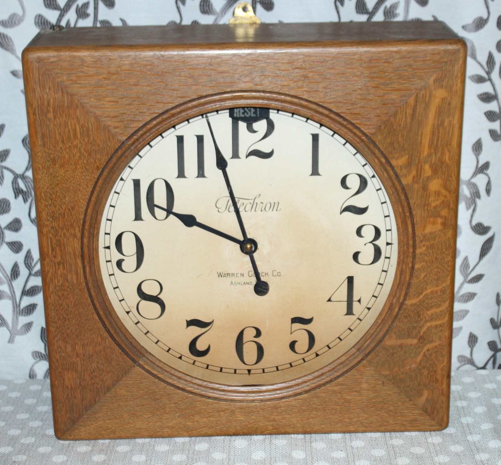 ANTIQUE TELECHRON ELECTRIC WALL CLOCK WARREN CLOCK CO. ASHLAND, MA Oak