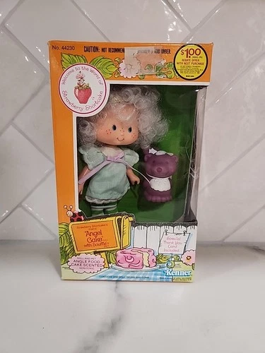 Vintage 1982 Kenner Strawberry Shortcake/Angel Cake w/ Souffle Skunk #44230 NIB