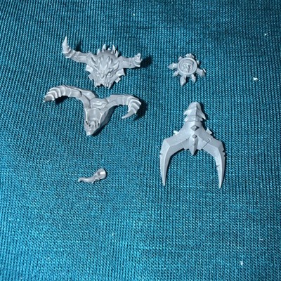 Bits 40K Chaos Space Marines Daemon Prince Head Icon Tail Chaos Undivided