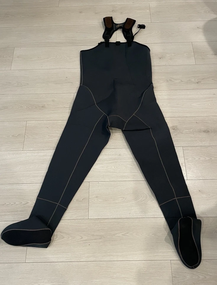 Fly Tech Fishing Wader Size M - Neoprene- Adjustable Strap - Image 3 of 4