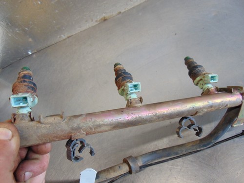 Porsche Boxster Fuel Injectors Rail 3.2 S 6 Cylinder 98611003503 1996-2002 - Picture 5 of 11