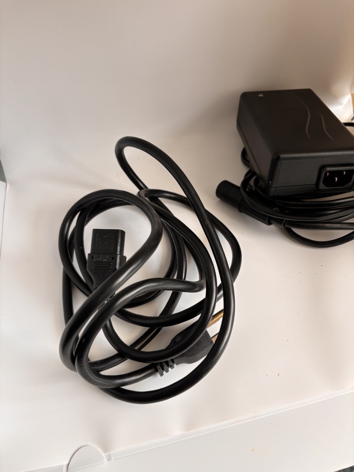 Aston Martin Mascot Three Step Charger