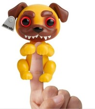 WowWee - Fingerlings Grimlings "Junk Yard" From Grin to Grim New Dog