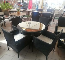 Set tavolo tondo e 4 sedie da pranzo piano in vetro effetto rattan marrone Asha