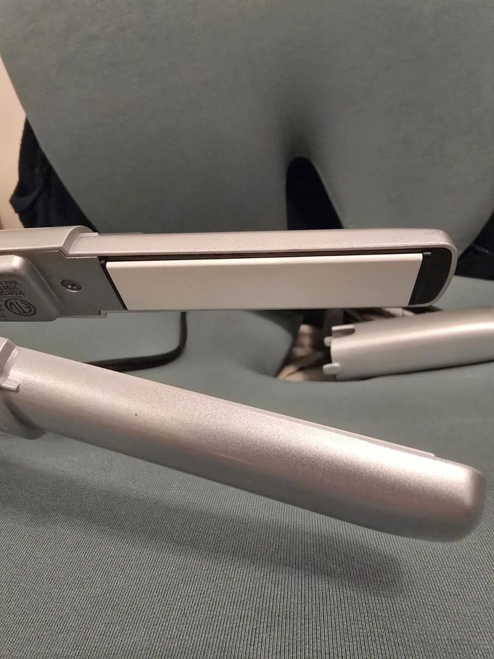 T3 SINGLEPASS LUXE - NEW - 1" Professional Straightening & Styling Iron  - Image 3 of 4