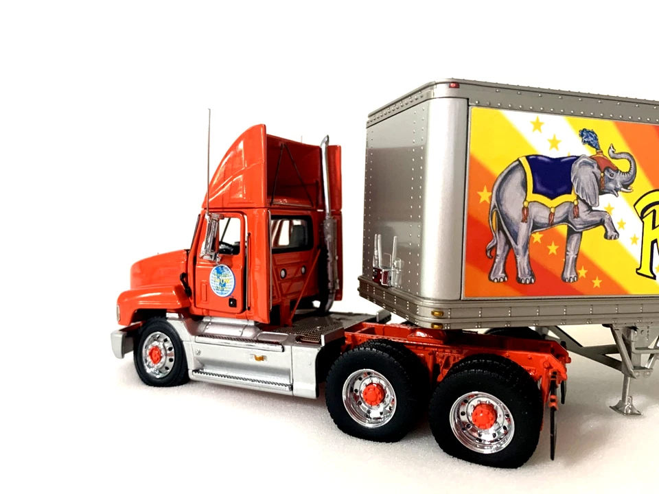 Franklin Mint Mack Truck Ringling Bros Circus tractor scale 1:43 INV# 3538 - Image 4 of 4