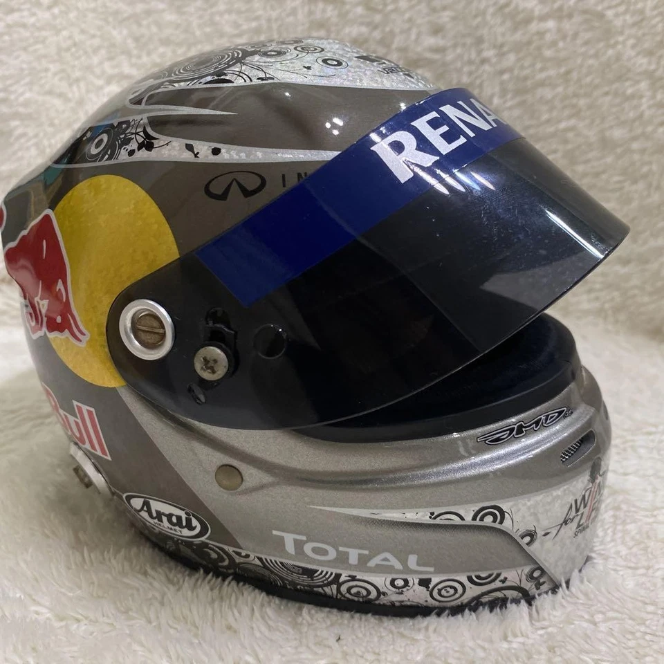 F1 Red Bull 1/2 helmet Sebastian Vettel model - Image 3 of 4