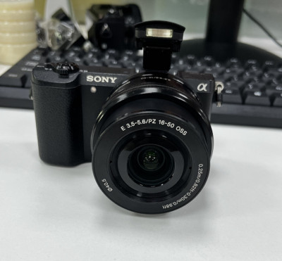 Sony Alpha a5100 Mirrorless w/ E 16-50mm Lens 24MP Camera English