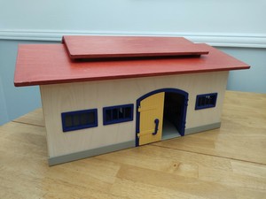 schleich wooden stable