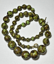 Vintage Graduated Green Mottled Speckled Art Glass Beads Gold tone Necklace DE5