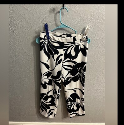 Women's black white floral cache size 2 capris Pants