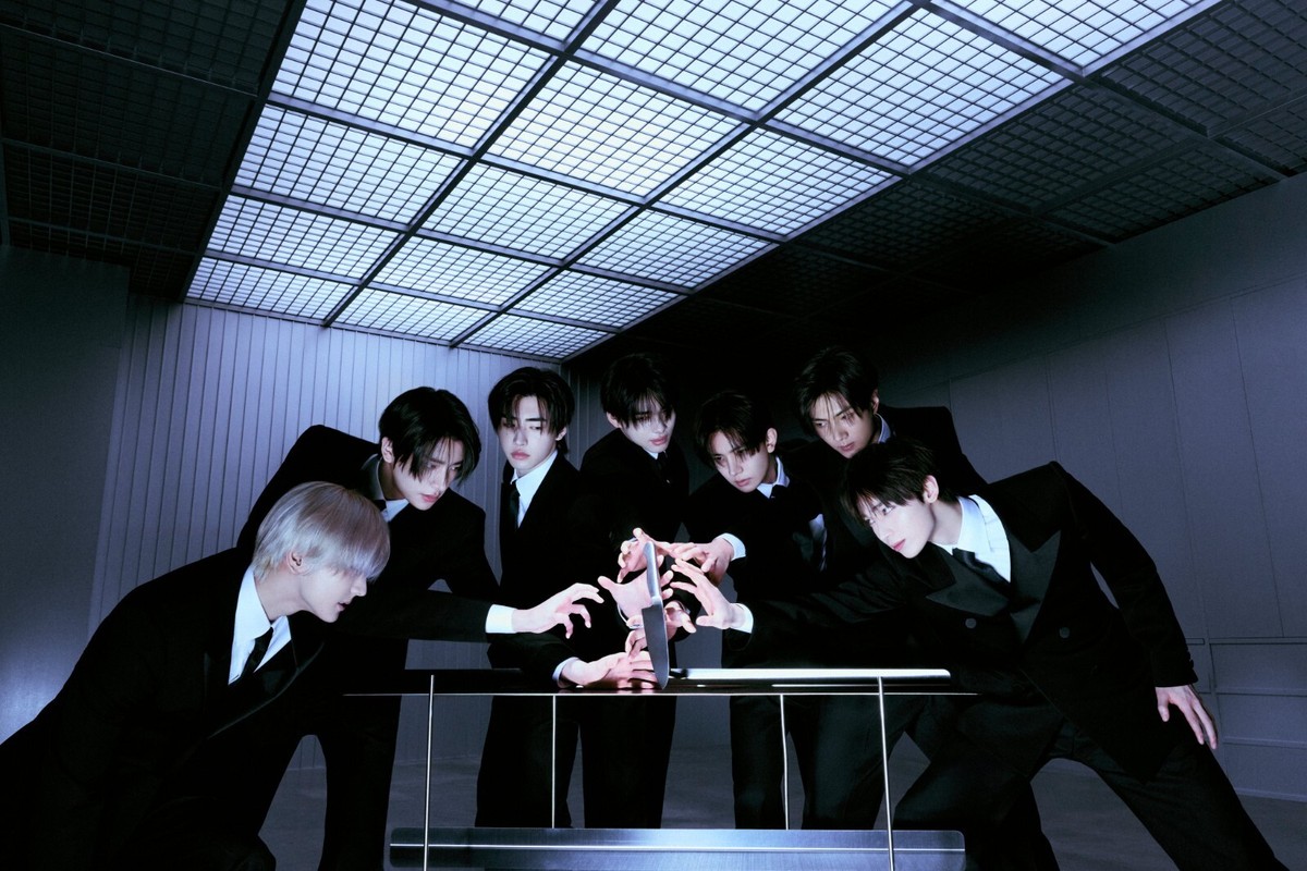 ENHYPEN Album DESIRE : UNLEASH YOU Ver. CD+72p Book+P.Card+Sticker