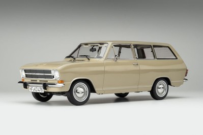 Opel Kadett B Caravan (1972) sierra beige / red interior 1:18 Touring Modelcars 