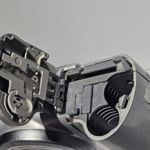 Canon PowerShot A580 8.0MP Digital Camera - Silver FOR PARTS - Picture 13 of 14