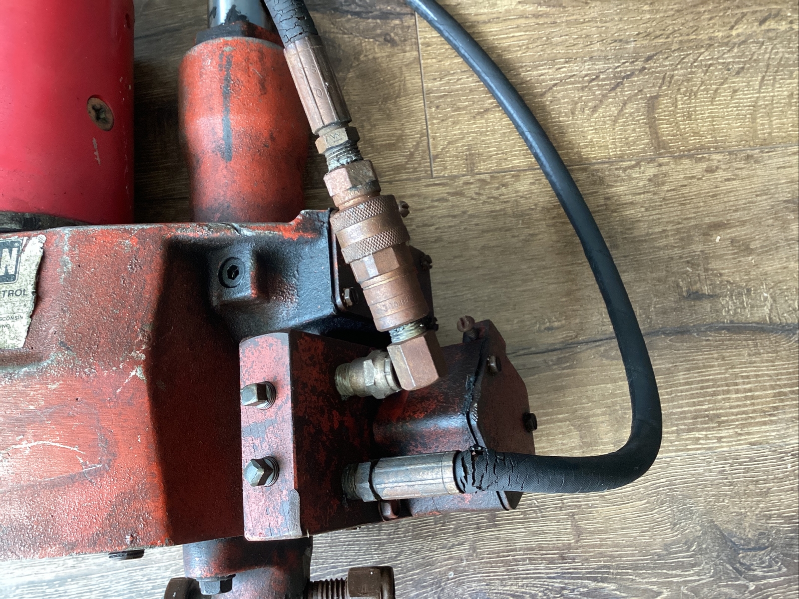 WESTERN ISARMATIC LIFT CONTROL MARK IIIA HYDRAULICS SNOW PLOW PUMP