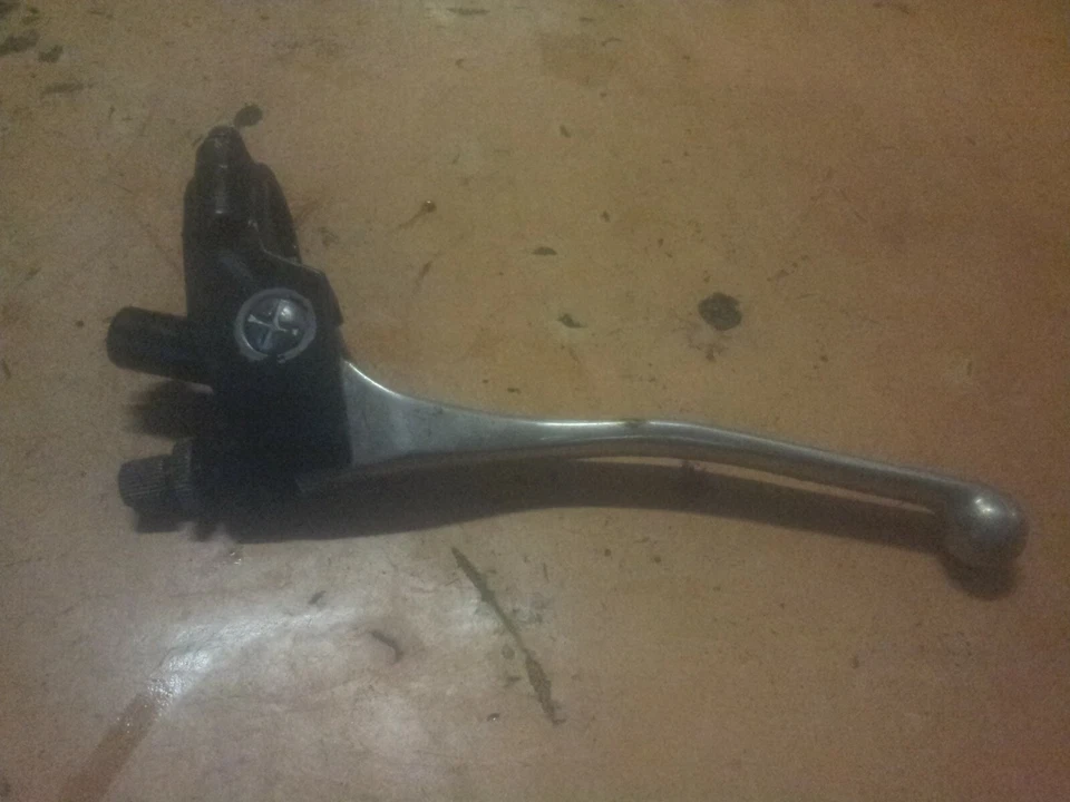 Cocotte + levier embrayage HONDA CBR 600 F PC19 - Photo 1/1
