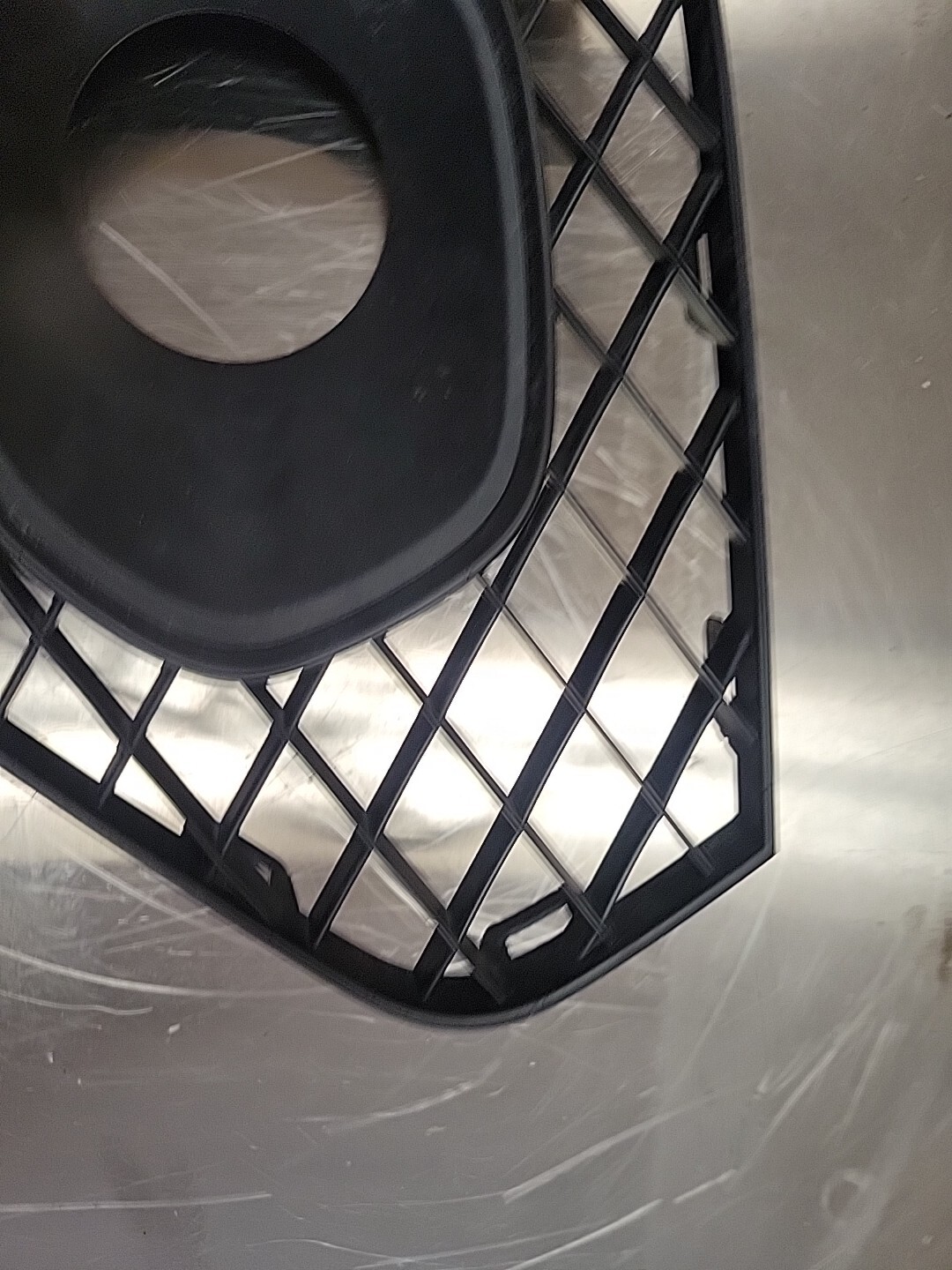 Bentley bentayga  Right bumper grill. #56