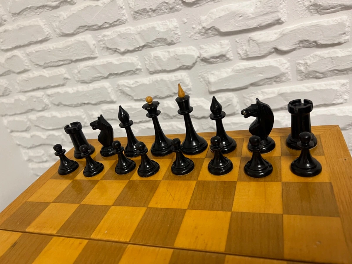Super Slow Motion on the Chessboard Fall Wooden Chess Pieces