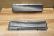 Cal Custom Staggered 55-59 SB Chevy Aluminum Finned Valve Covers 40-1000 Vintage