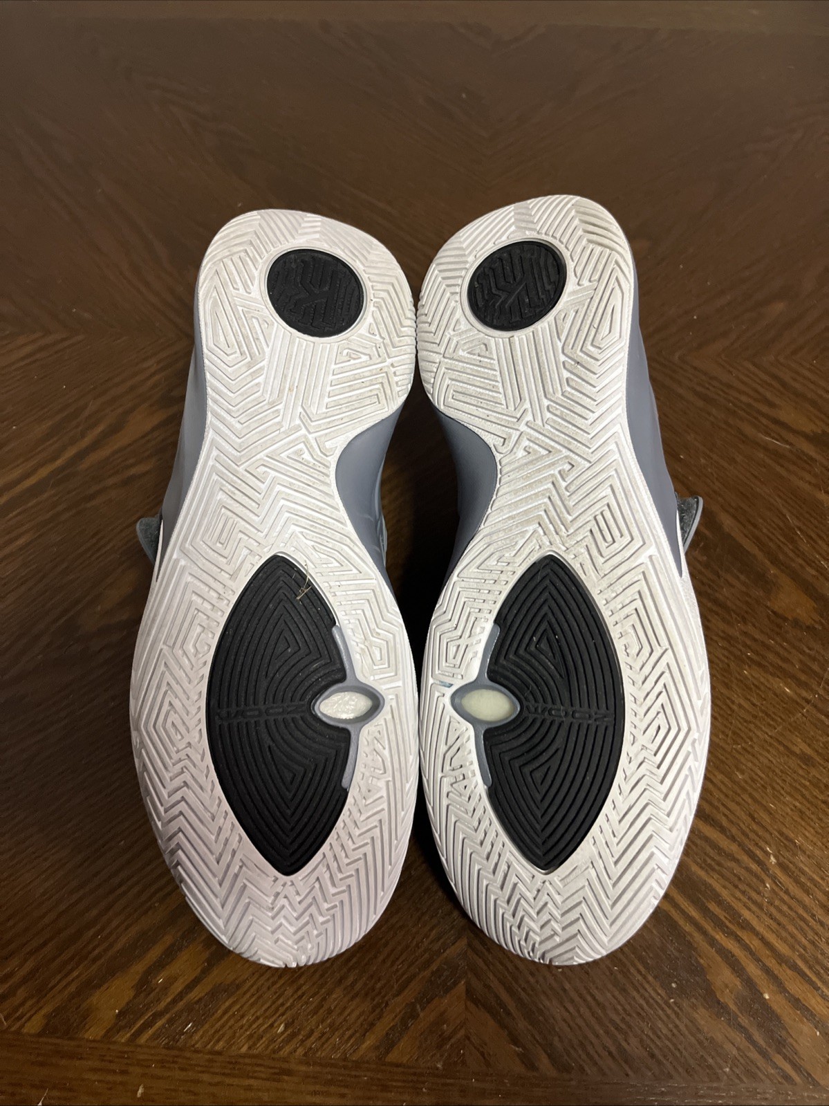 Authentic Nike Kyrie Flytrap 3 Cool Grey Basketba… - image 9