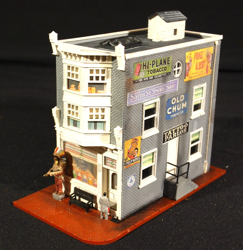 Corner Tobacco Shop IHC Homes of Yesteryear Built, Painted HO Scale 1:87