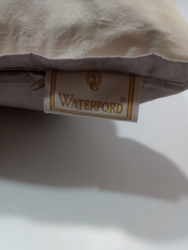 Almohada Waterford Lino 100% Seda Bordada 18" Plumón Floral Mariposa Foto 4 de 4