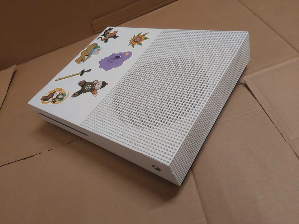 Unidad de juego Xbox One S y 4TB con cables, mando Xbox con batería de 1500mAh. Foto 2 de 4