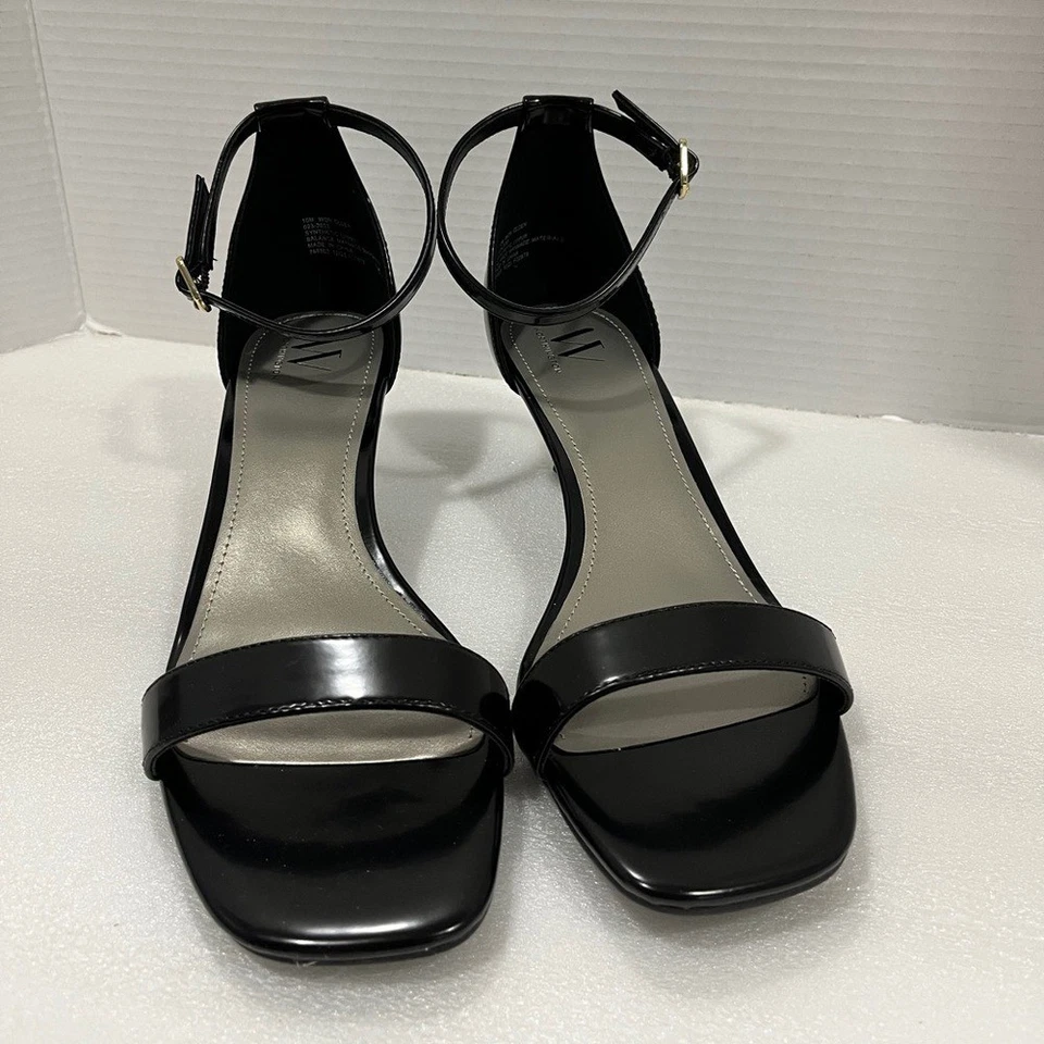 Sandalia Worthington Worden de tacón de gatito negro. Talla 10M. Color: Negro Foto 2 de 4