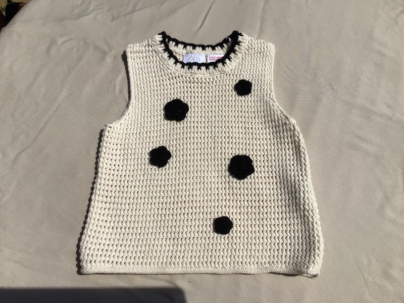 Zara Girls Beige Crochet Top with Black Flowers size 3 years 98cm