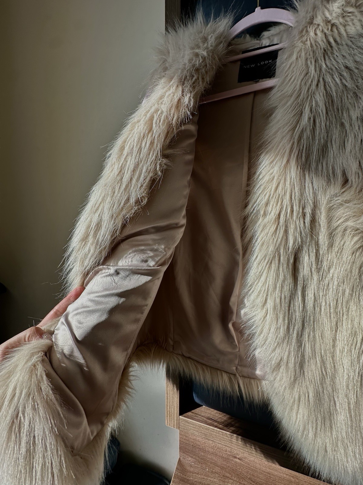 Women's Beige Faux Fur Sleeveless Waistcoat Jacket Size 16 - New Look