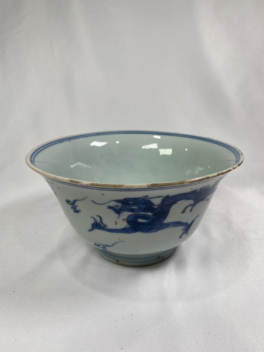 中国　香合　清朝時代　青華 中国 香合 清朝時代 青華 A blue and white handled vase, hu