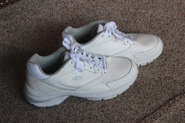 dr scholl's women's walking shoes wide