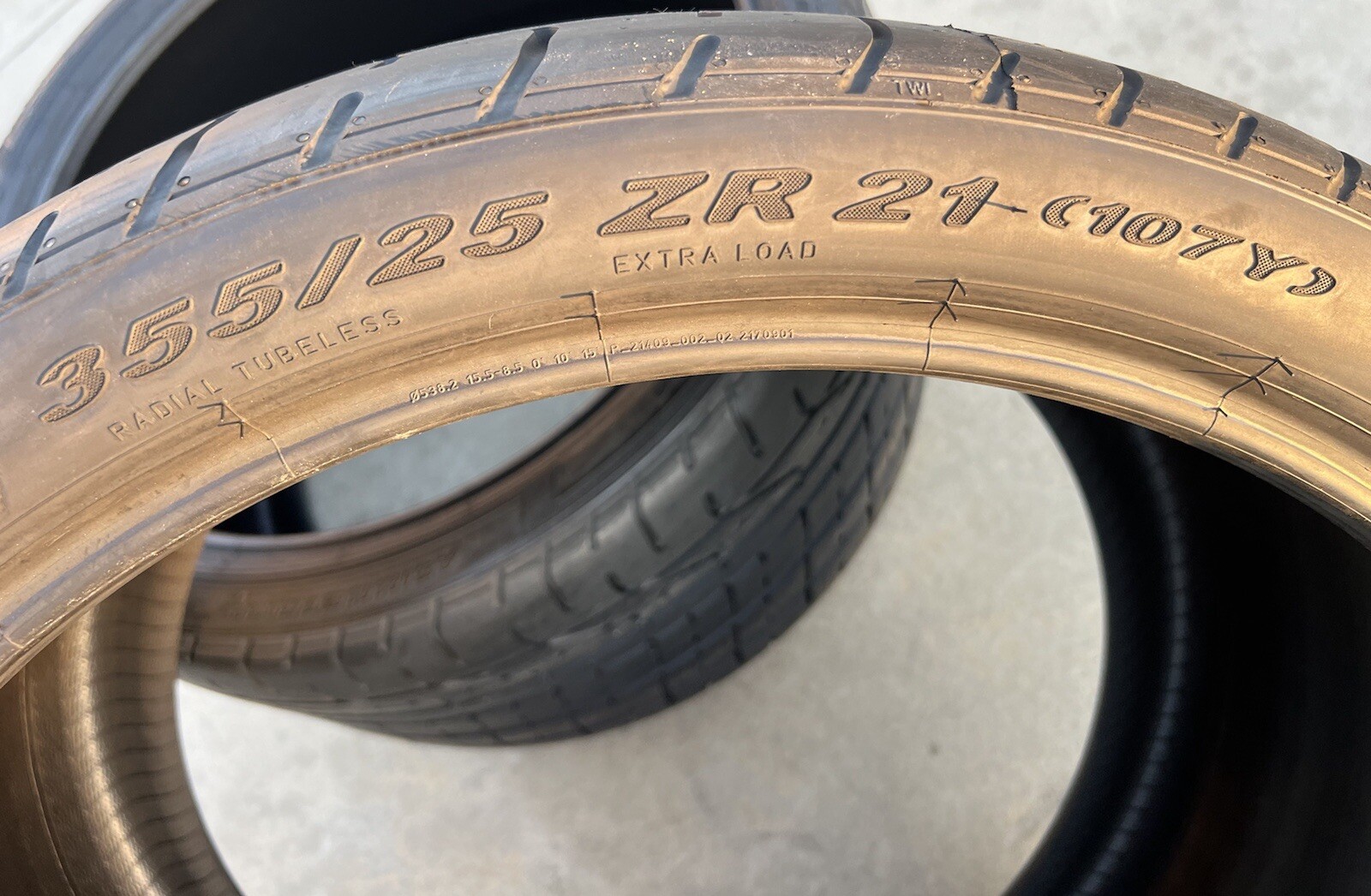 ONE USED 355/25ZR21 Pirelli P Zero Corsa 2 Lamborghini Aventador Tire 7.5/32”!!